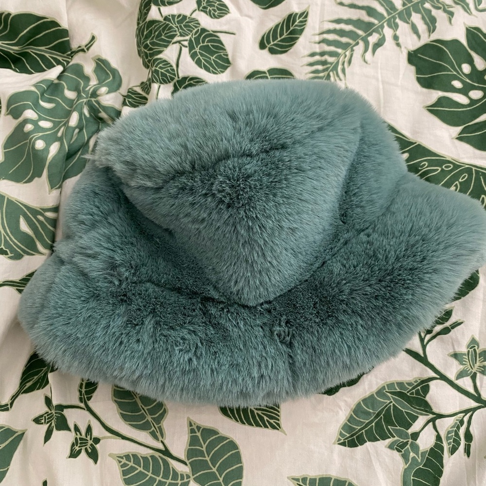 Chunky Faux Fur Bucket Hat